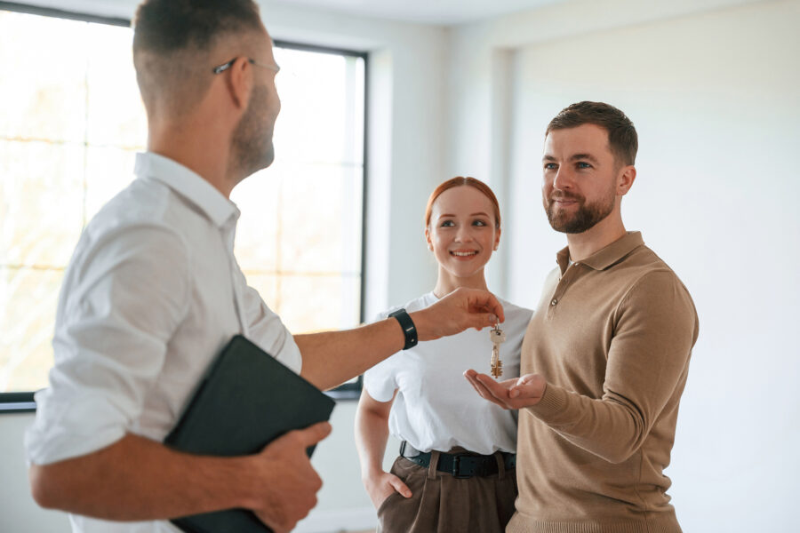 who pays hoa renter or owner